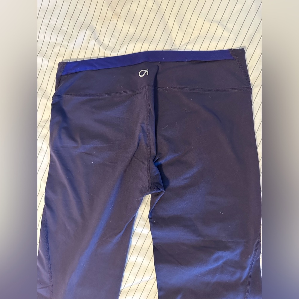 Women’s GAP G flex dark plum/purple capri leggings size medium